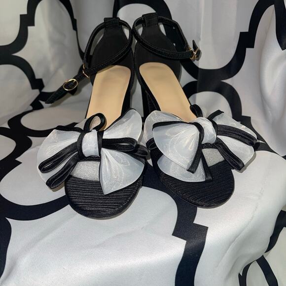 Source Unknown Shoes - Black and white Bow Block Heels